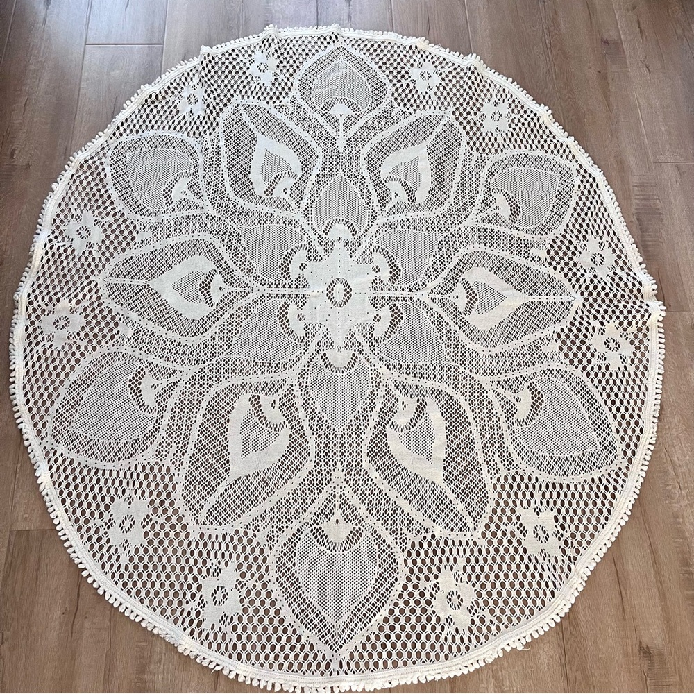 Vintage Cream Crocheted Oval Lace Tablecloth 61.5” X 55”